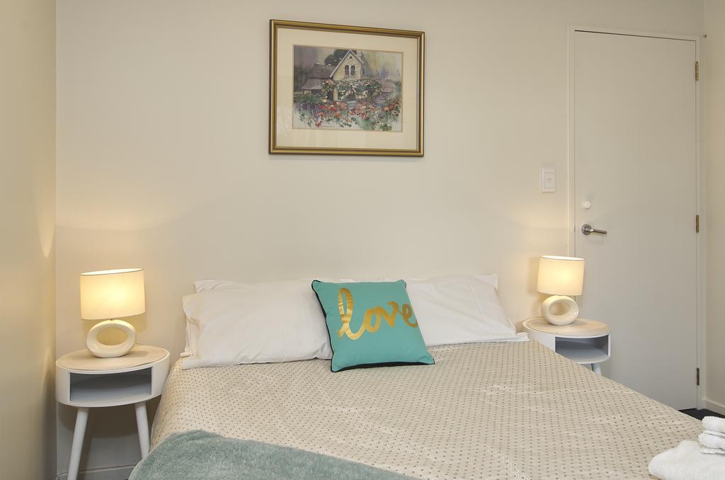 Riccarton Loft - Christchurch Holiday Homes Chambre photo